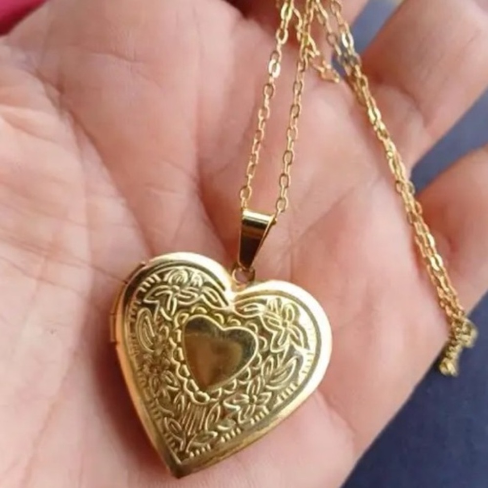 Gold Heart Locket Photo Keepsake Necklace Antique Style Oversized Heart  Pendant